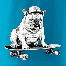 Černobílý buldok na skateboardu