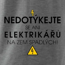Nedotýkejte se ani elektrikářů na zem spadlých