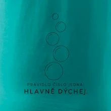 Hlavně dýchej pět stoupajících potápěčských bublin