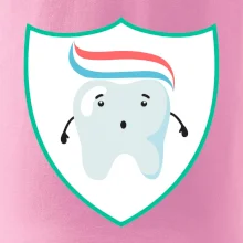 Zoubek na prsu - zubní pasta