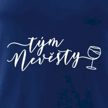 Tým nevěsty červené víno