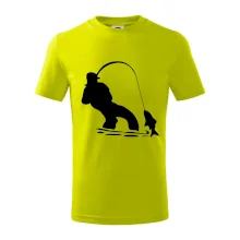 Rybář tahající rybu