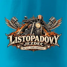 Listopadový motorkář se strojem a ohnivými křídly