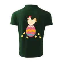 Slepice sedící na velikonočním vejci