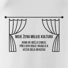 Žena miluje kulturu