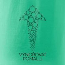 Vynořovat pomalu šipka vzhůru vytvořená z potápěčských bublinek
