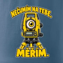 Geodet nečumím na tebe měřím