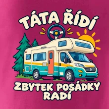 Táta řídí zbytek posádky radí rodinný karavan