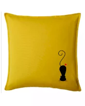 Zamilovaná kočka ležící