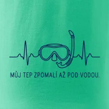 Můj tep zpomalí až pod vodou křivka EKG s maskou a šnorchlem