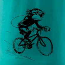 Opice s batohem na kole