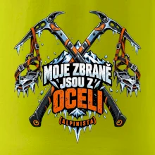 Alpinista se zbraněmi z oceli