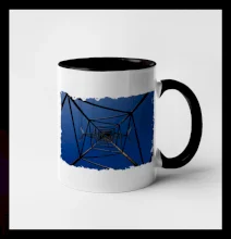 Stožár vysokého napětí zespodu