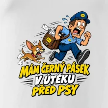 Černý pásek v útěku před psy