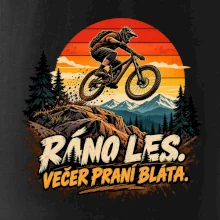 Ráno les večer praní bláta na kole