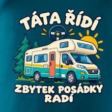 Táta řídí zbytek posádky radí rodinný karavan