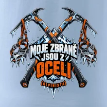 Alpinista se zbraněmi z oceli