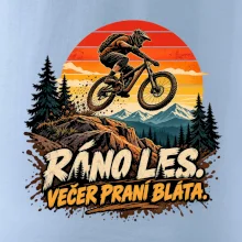 Ráno les večer praní bláta na kole