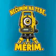 Geodet nečumím na tebe měřím