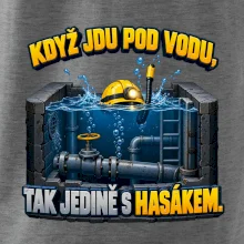 Instalatér pod vodou s hasákem