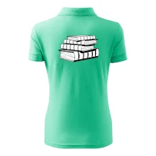 Knihy černobílé na sobě