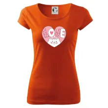 Kočka love - růžové srdce