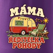 Máma ředitelka pohody rodinné kempování s karavanem