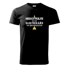 Nedotýkejte se ani elektrikářů na zem spadlých