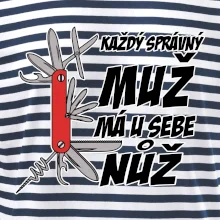 Každý správný muž, má u sebe nůž