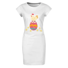 Slepice sedící na velikonočním vejci