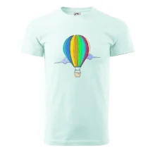 Horkovzdušný balon v oblacích