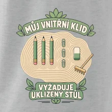 Můj vnitřní klid vyžaduje uklizený stůl