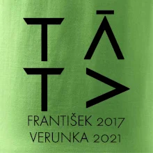 Táta v geometrickém fontu se jmény