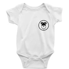 Knírač v kolečku na prsu