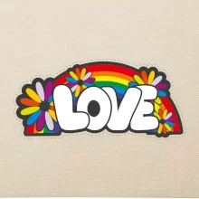 Love s duhou v pozadí