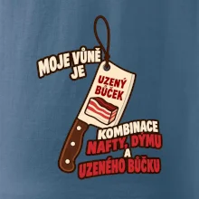 Vůně nafty dýmu a uzeného bůčku
