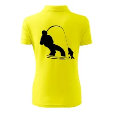 Rybář tahající rybu