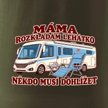Máma rozkládám lehátko někdo musí dohlížet integrovaný obytňák