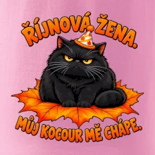 Říjnová žena mrzutý černý kocour na javorovém listu