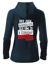 Sice jsem barvoslepá, ale vím, že v červené vypadám dobře