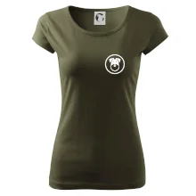 Knírač v kolečku na prsu