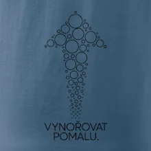 Vynořovat pomalu šipka vzhůru vytvořená z potápěčských bublinek