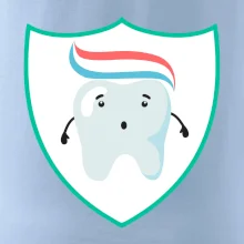 Zoubek na prsu - zubní pasta