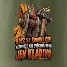 Zaseknutý čep bagru vyřeší kladivo