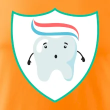 Zoubek na prsu - zubní pasta