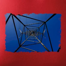 Stožár vysokého napětí zespodu