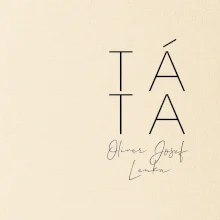 Nápis táta na prsu se jmény dětí