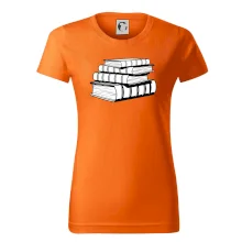 Knihy černobílé na sobě