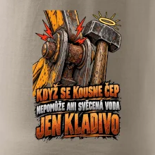 Zaseknutý čep bagru vyřeší kladivo