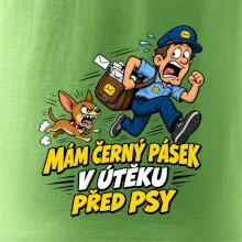 Černý pásek v útěku před psy